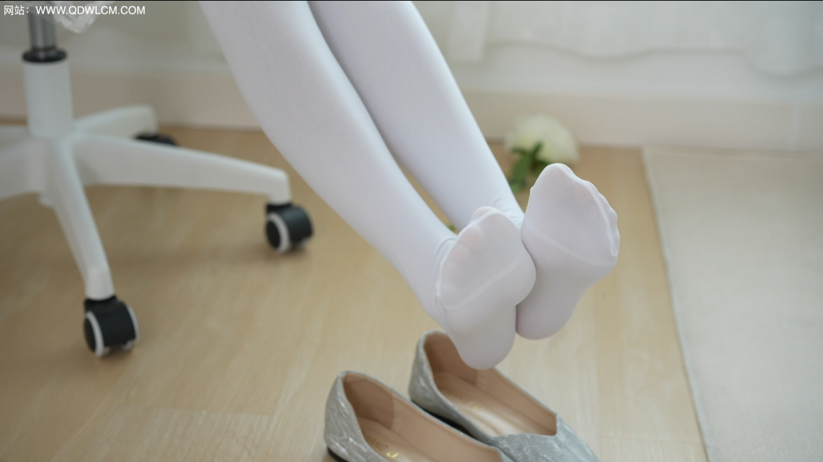 图片[3]-白丝诱惑惩罚脚底-美足馆