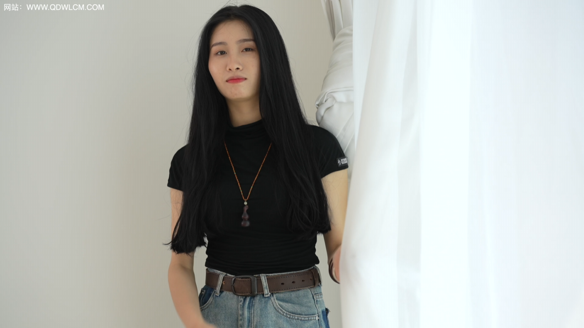 运动鞋白袜美女-美足馆