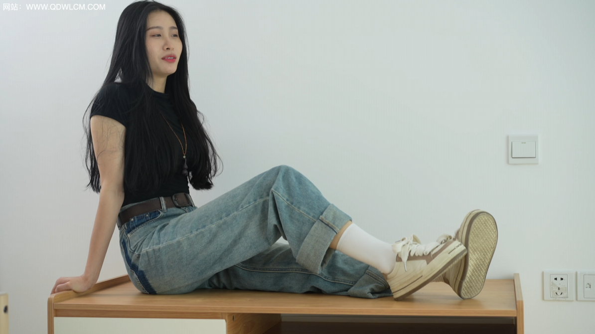 图片[3]-运动鞋白袜美女-美足馆