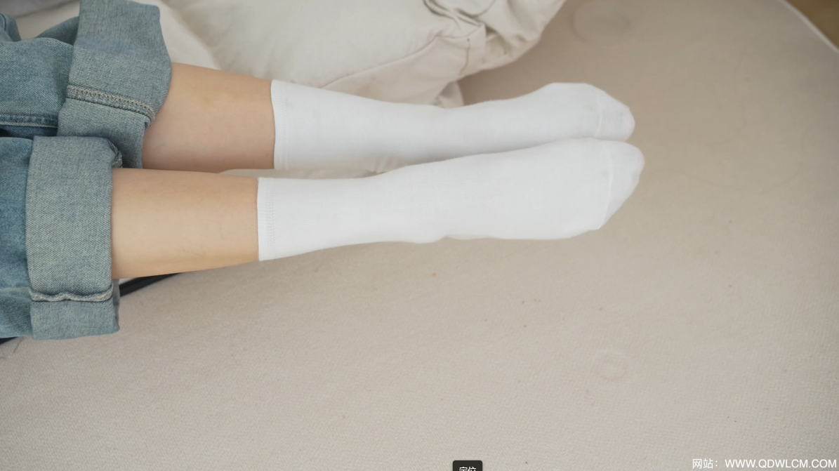 图片[4]-运动鞋白袜美女-美足馆